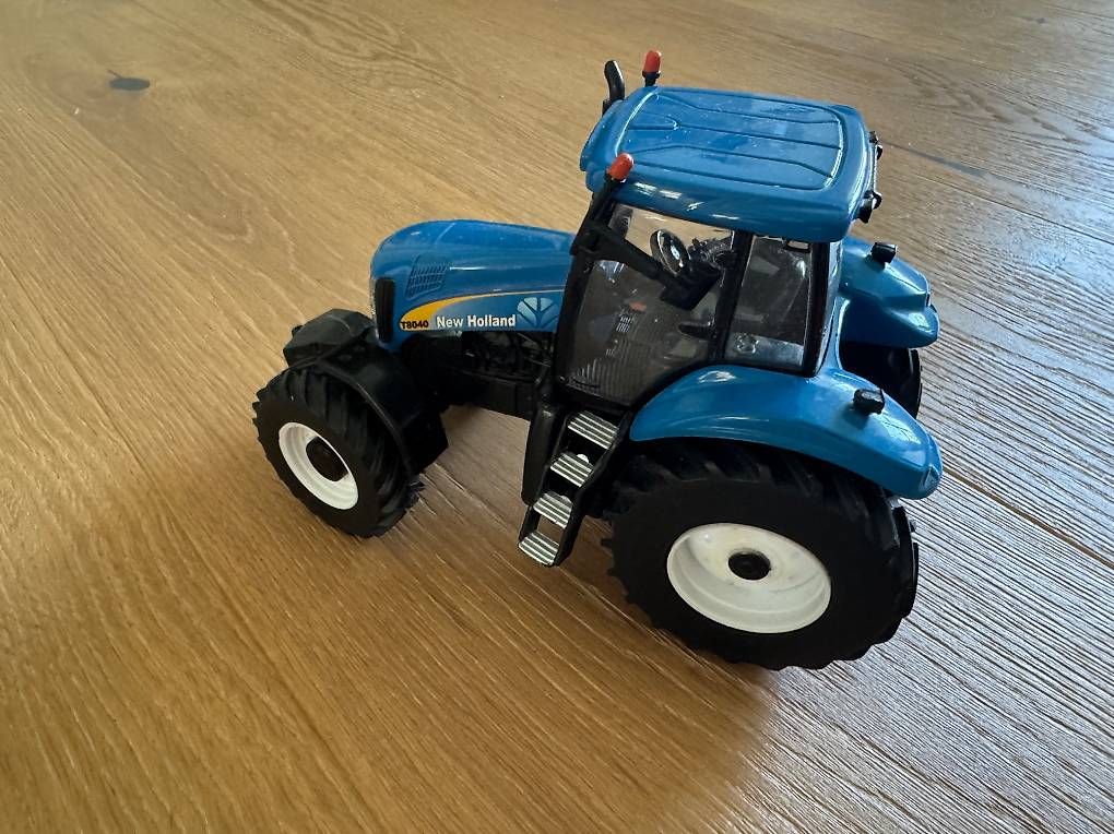Trattori: New Holland t8040 – Usato da Starrkirch-Wil venduto da Tigerlili1