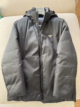 Prada Wendbare Jacke aus Re-Nylon Größe M
