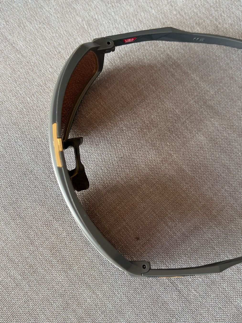 Oakley Occhiali & Lenti: Okley SUTRO S Sonnenbrille – Usato da Besenbüren venduto da tshirt 2