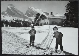 ALT ST. JOHANN Alp Sellamatt, Kinder mit Ski