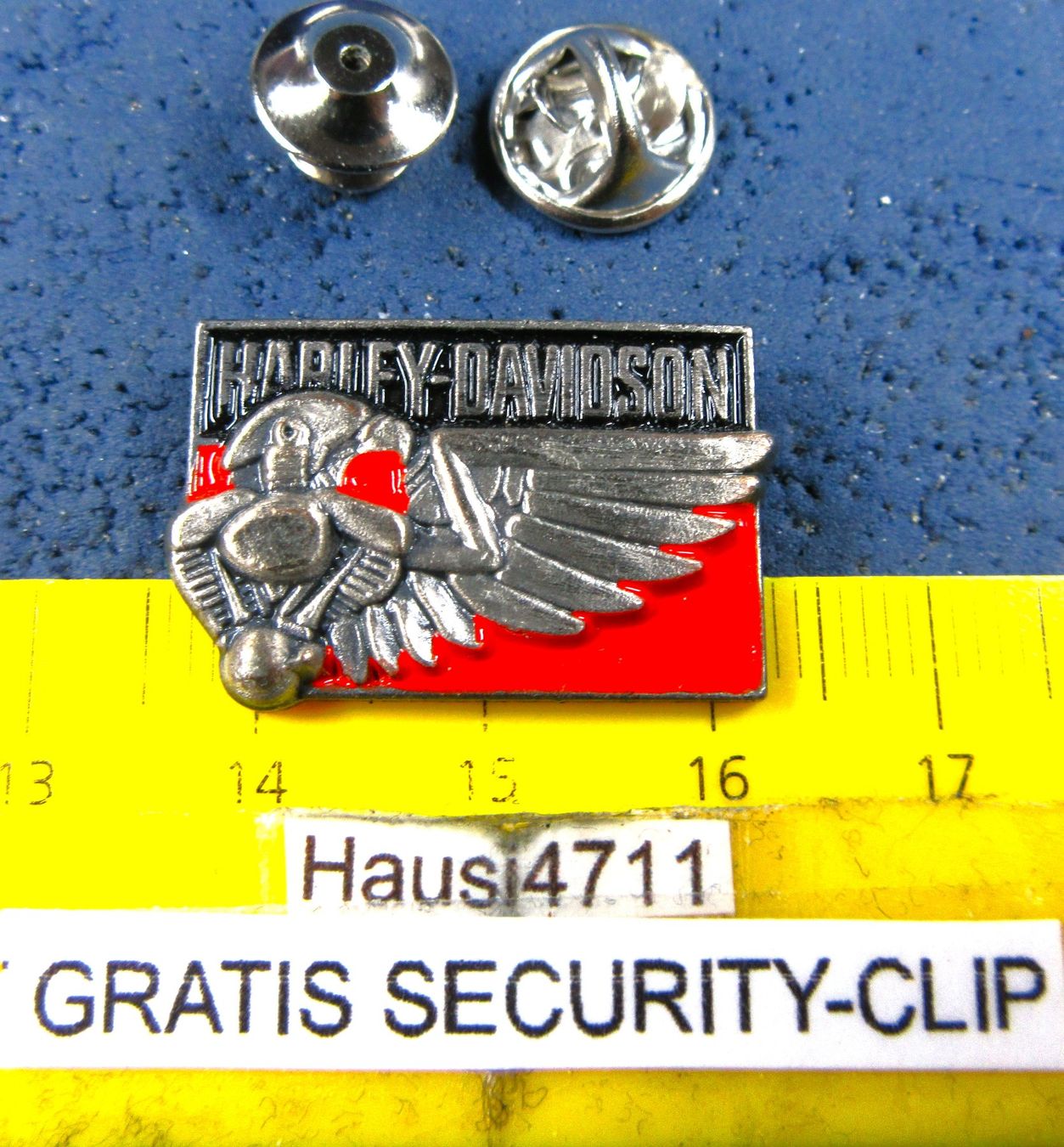 Harley-Davidson Plaketten & Abzeichen: HARLEY-DAVIDSON PIN 3D-OPTIC mit SECURITY-CLIP KLEIN-FEIN – Gebraucht aus Ettingen von Hausi4711