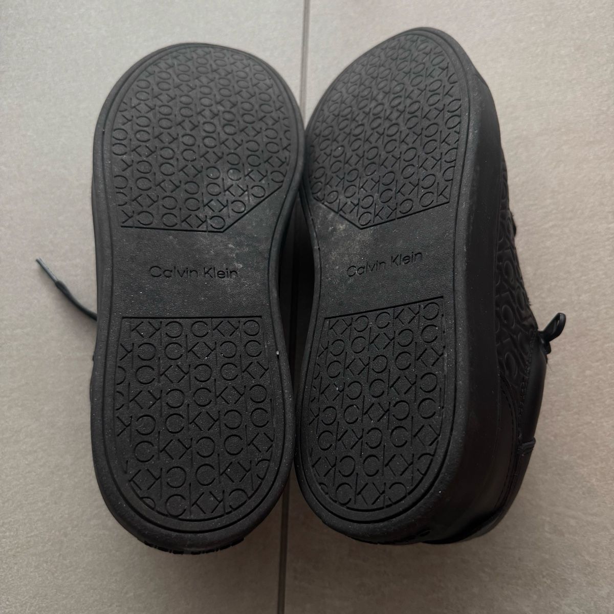 Calvin Klein Scarpe da uomo: Herren Calvin Klein Sneakers Grösse 42 – Nuovo (secondo la descrizione) da Hinwil venduto da norisenya 5