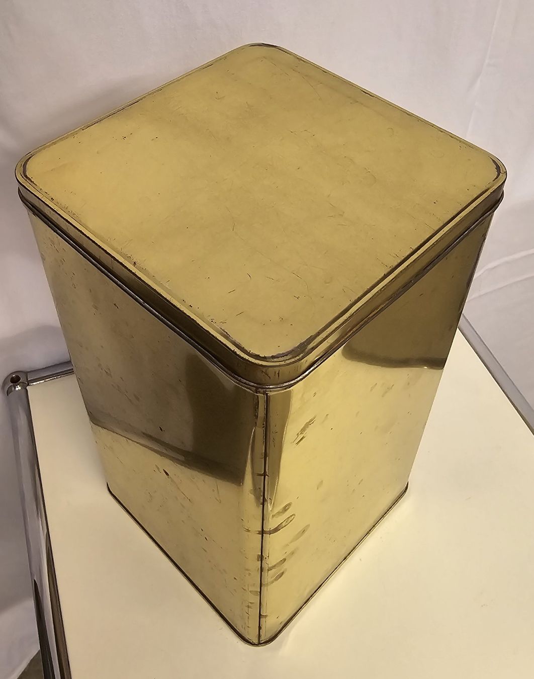 Zuccheriere: Vintage Blechdose in Gold – Usato da Zürich venduto da Bobesfee