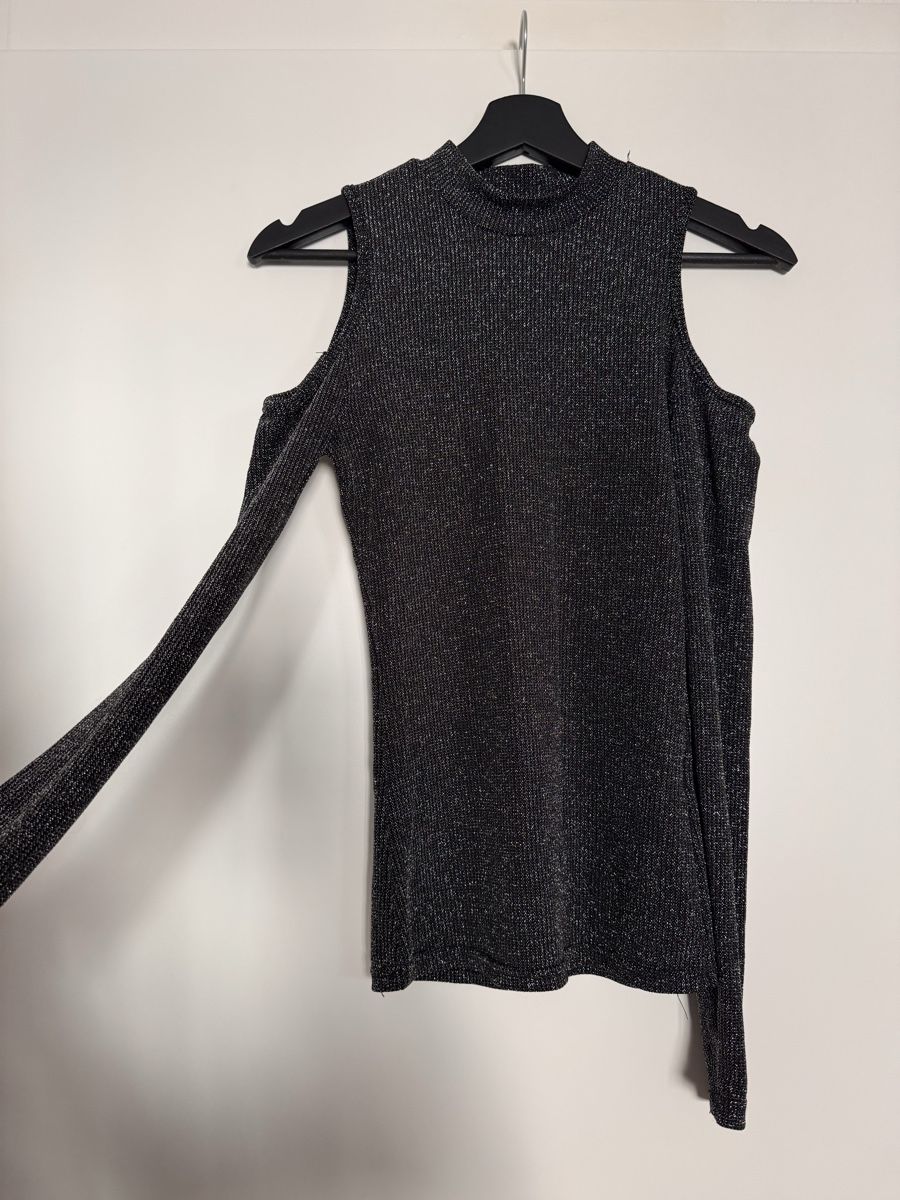 Top: Pullover Cold Shoulder Shiny Size S – Usato da Dübendorf venduto da ClaraS.