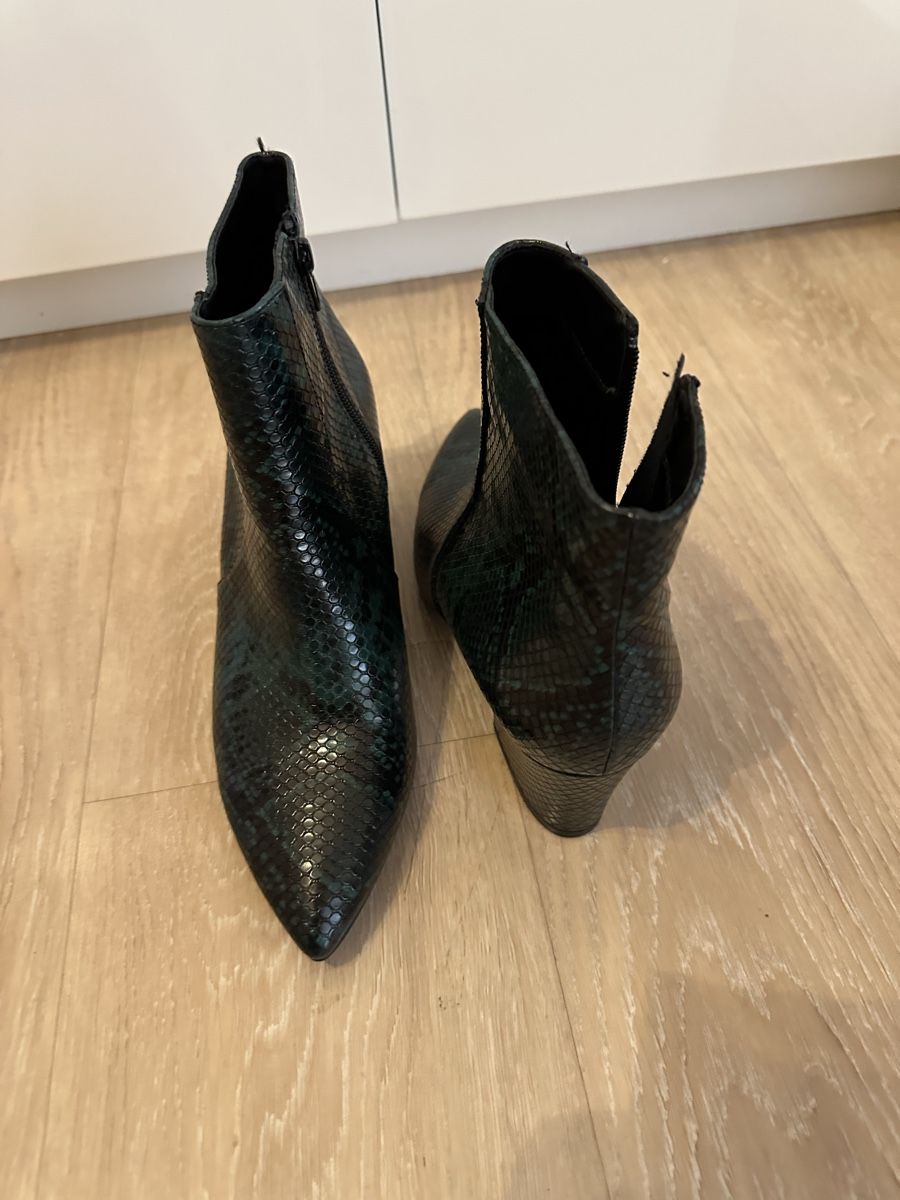 Scarpe da donna: Damen Stiefel Grösse 40 – Nuovo (secondo la descrizione) da Basel venduto da Ivana_4 4