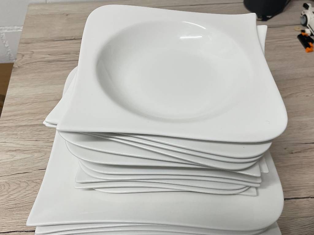 Assiettes: Teller weiss eckig 6 Stk gebraucht – D'occasion à Stachen par S.Froehlich 1