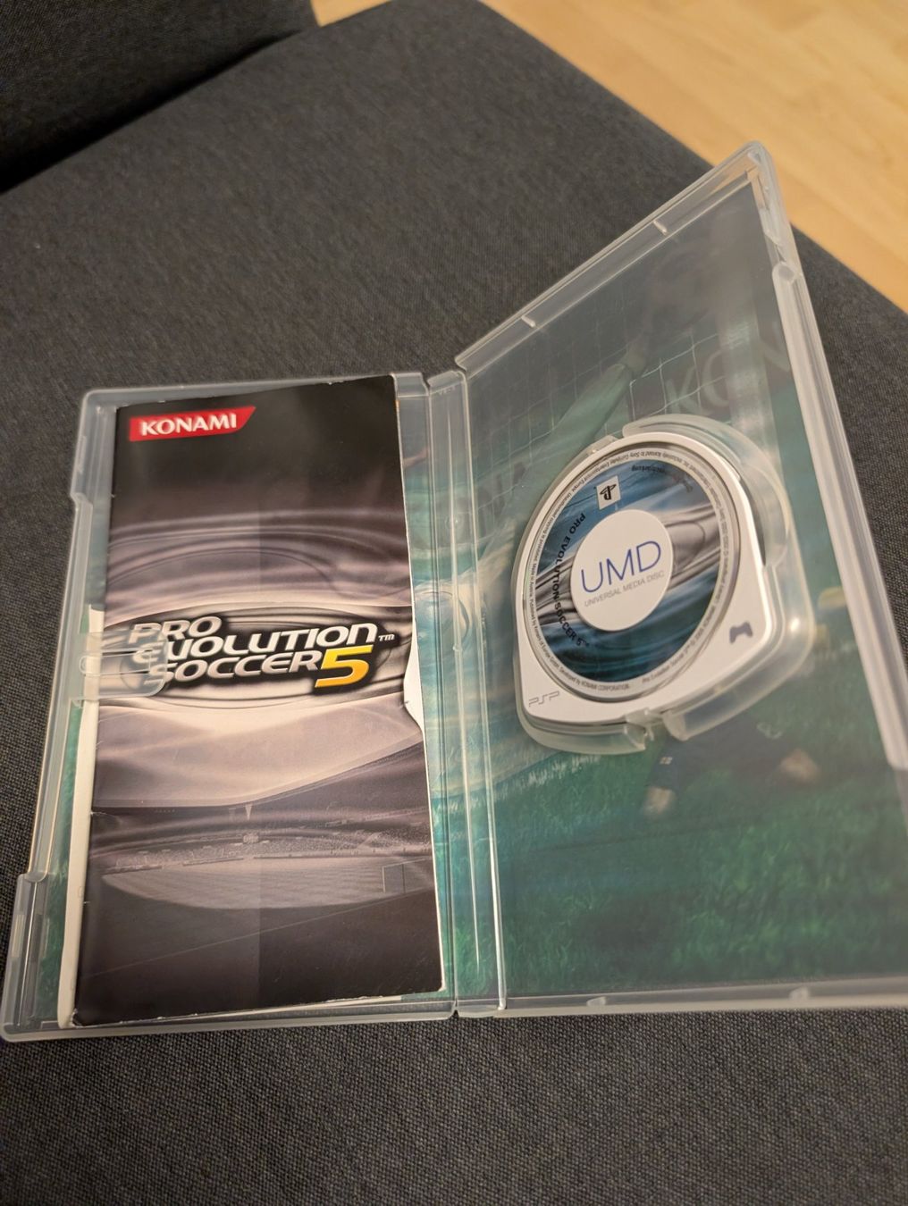 Jeux: Pro evolution soccer 5 Sony psp – D'occasion à Giubiasco par Tici__nerd_Giubiasco 2