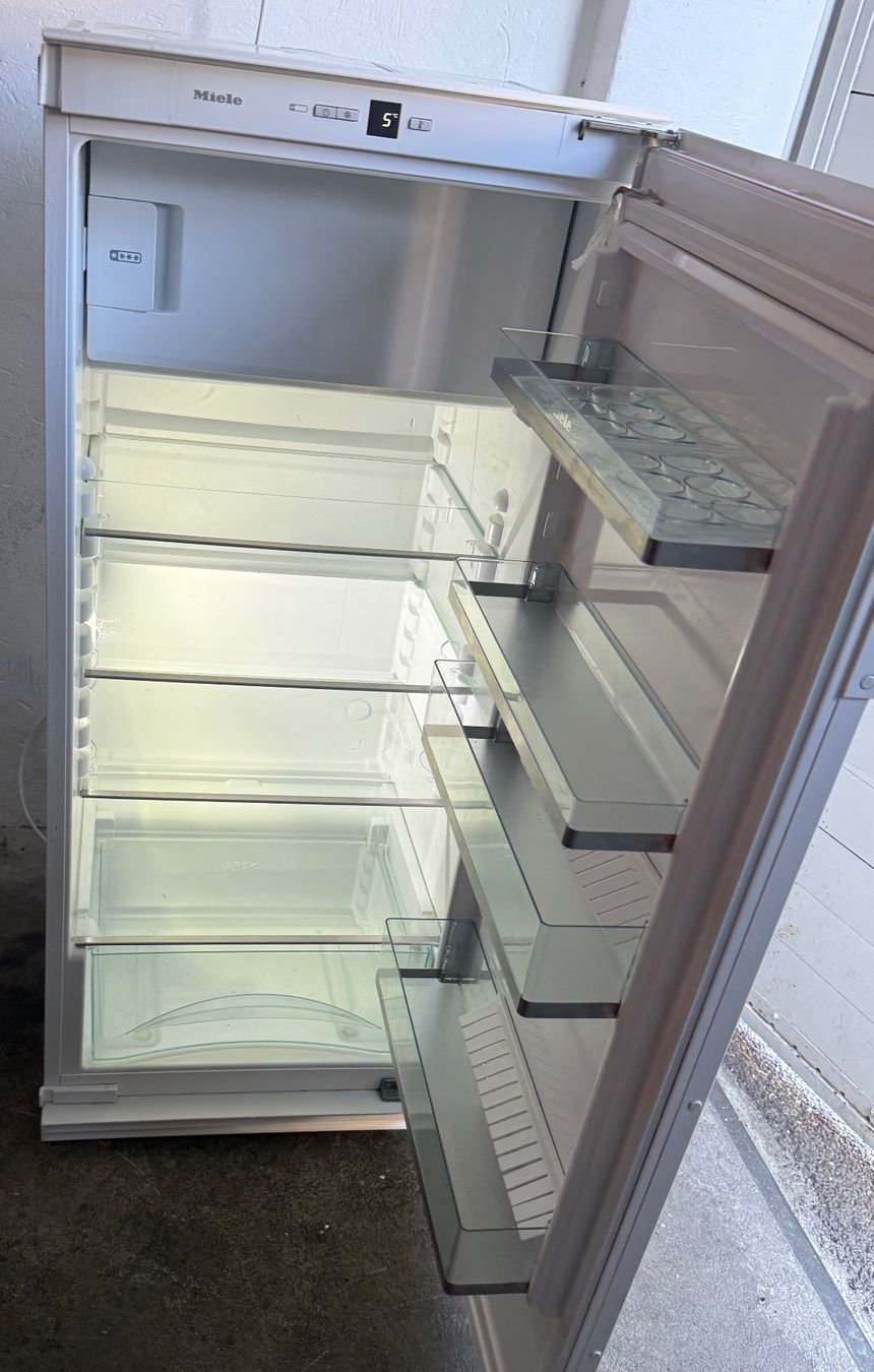 Miele Frigoriferi: Miele A++ Einbaukühlschrank CH Norm 55cm – Usato da Kloten venduto da top2000 4