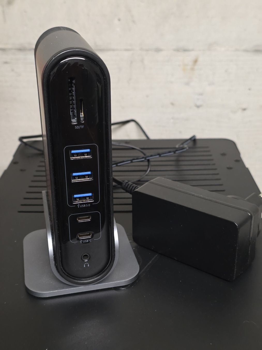 Hubs & Switches: USB-C Dockingstation mit Kartenleser und Netzteil – D'occasion à Heimberg par cinderella13
