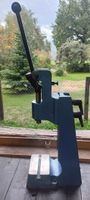 Kniehebelpress