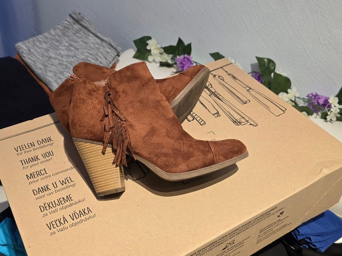 Scarpe da donna: Stiefelette Damen Grösse 39 – Usato da Chur venduto da Mikymiki