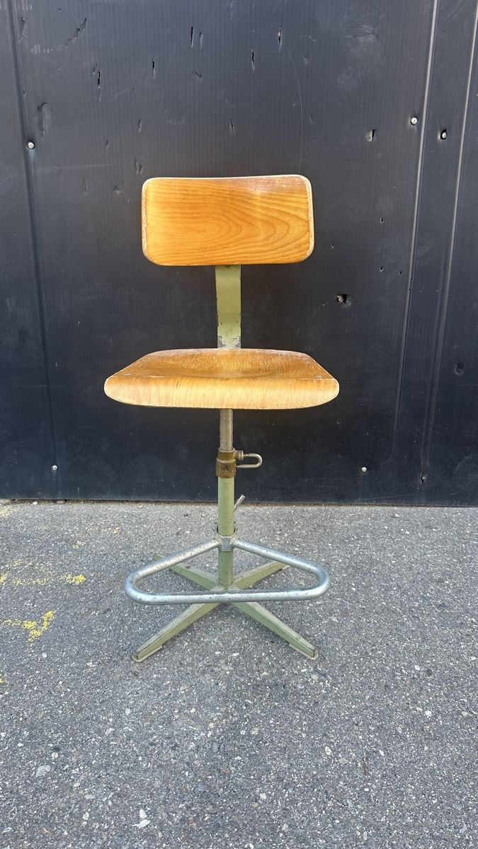 Embru Tabourets: Embru Stool Wood Seat Height Adjustable Metal Base – D'occasion à Schlieren par Norauro 6