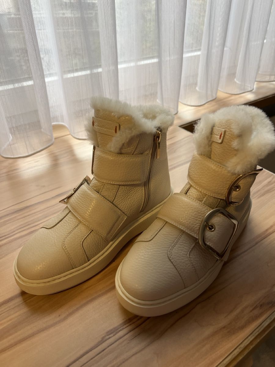 Santoni Damenschuhe: Santoni Stiefel weiss mit Lammfell – Neu (gemäss Beschreibung) aus Neerach von ste_5s87 3