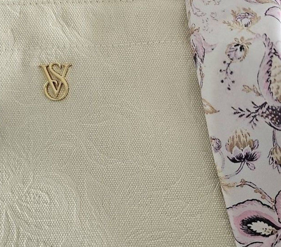 Victoria's Secret Borse da donna: Victoria's Secret Floral Tote – Usato da Zürich venduto da vic_w2tl 1