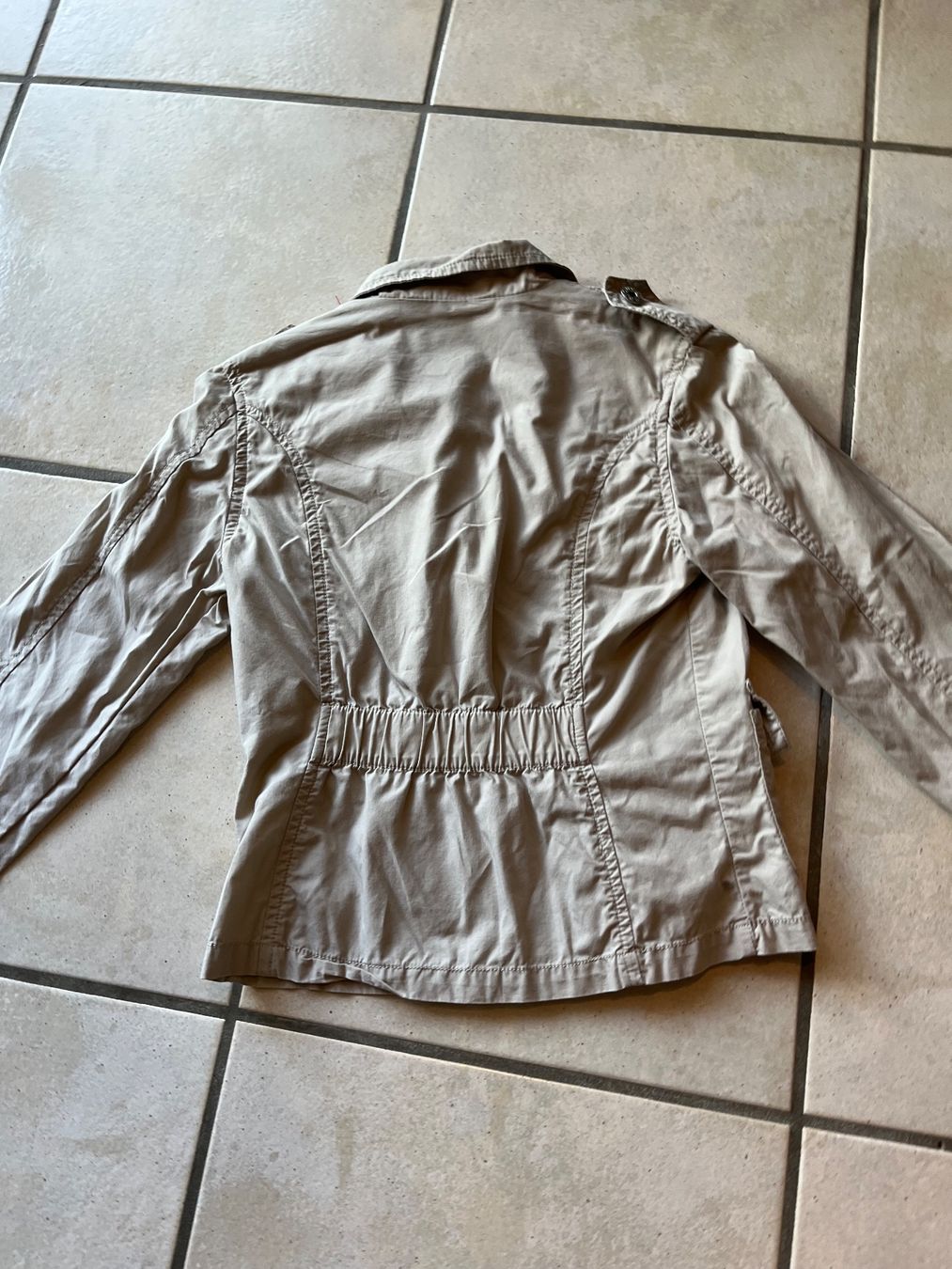 Jacken & Mäntel: Veste 128 fille grise avec fermeture éclair – Gebraucht aus Orpund von Mary8972 3
