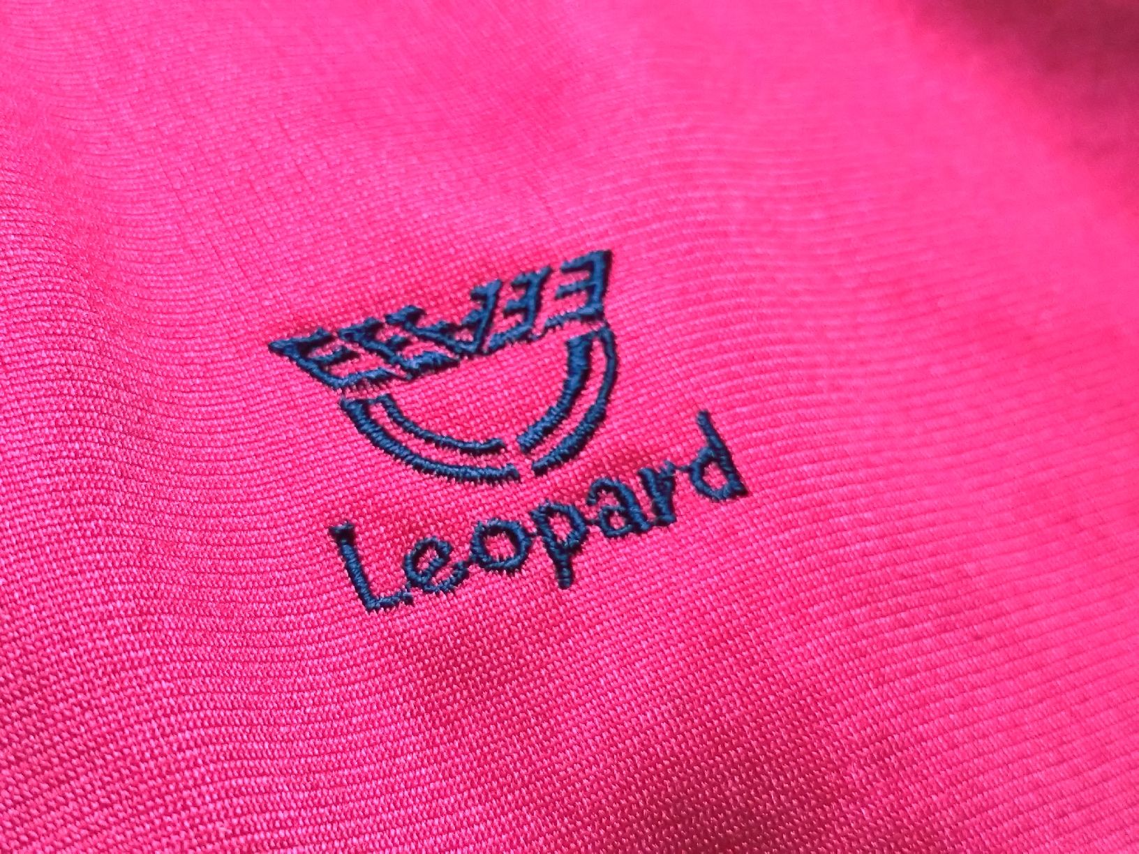 Vestes: Trackjacket Leopard vintage, XL+ – D'occasion à Farvagny-le-Grand par LaCaverne 1