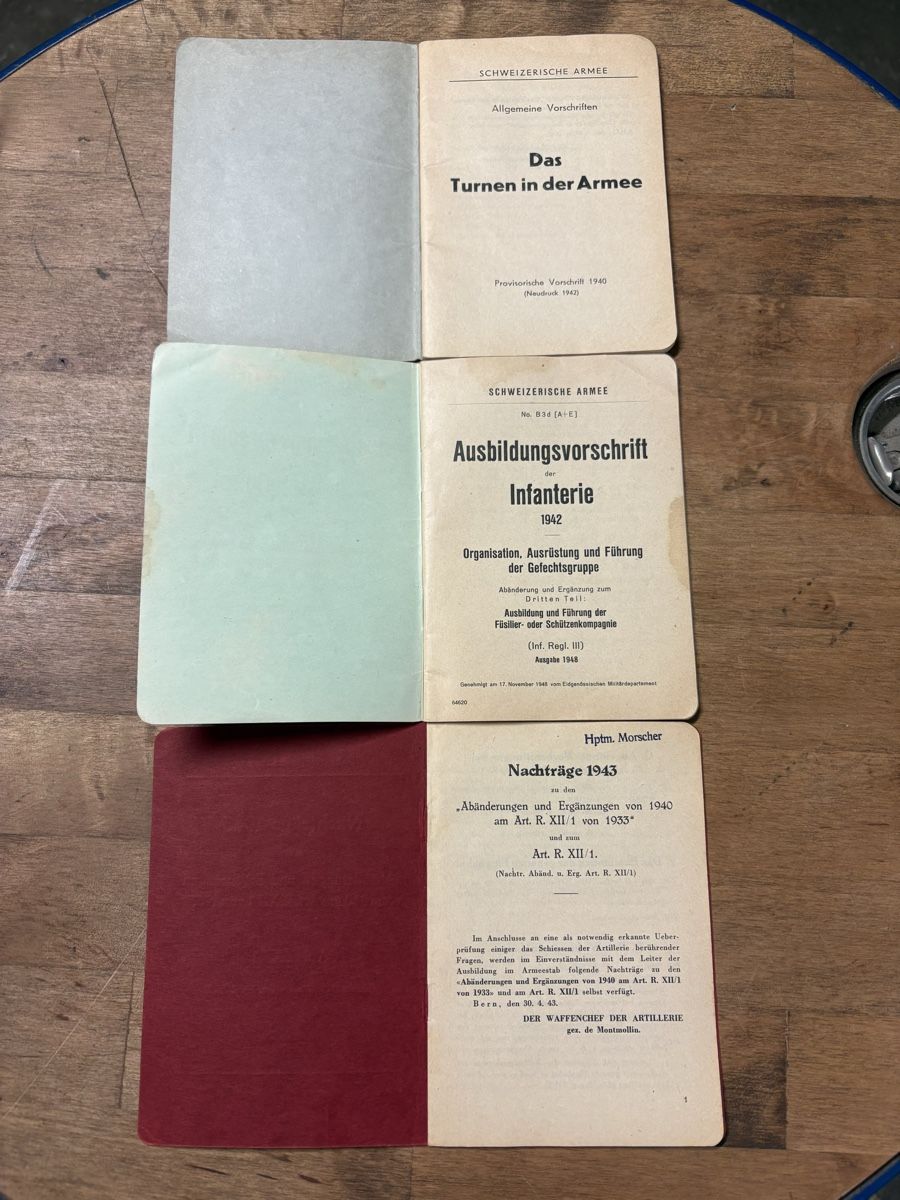 Libri: Schweizer Armee: 3x Vorschriften – Usato da Arni AG venduto da Erfolgreich 1