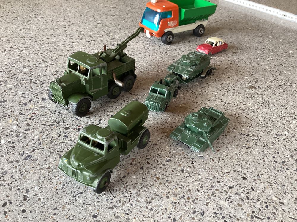 Militär Spielzeugautos, Konvolut Panzer, Abschleppwagen etc. 3