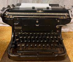 Oldtimer Hermes Schreibmaschine
