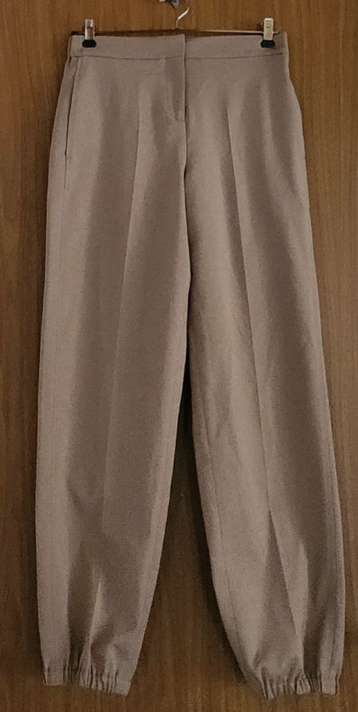 Maje Hosen: Pantalon Maje beige taille 36/38 – Gebraucht aus Niedergösgen von Eva2410