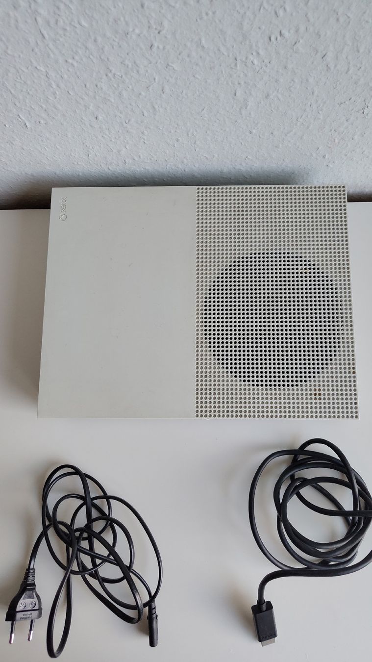Microsoft Konsolen: Console Xbox One S blanche avec câbles – Gebraucht aus Petit-Lancy von Rolandex 1