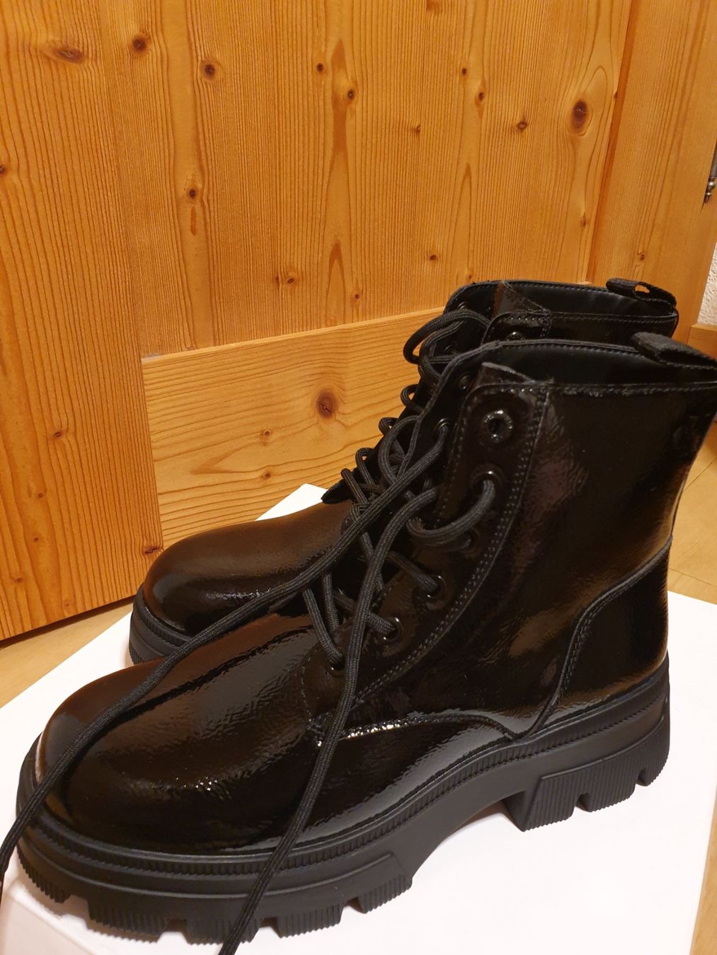 Calvin Klein Scarpe da donna: Calvin Klein Chunky Combat Boot Gr. 38 Botte d'hiver – Nuovo (secondo la descrizione) da Val D Illiez venduto da SnowRoof 1