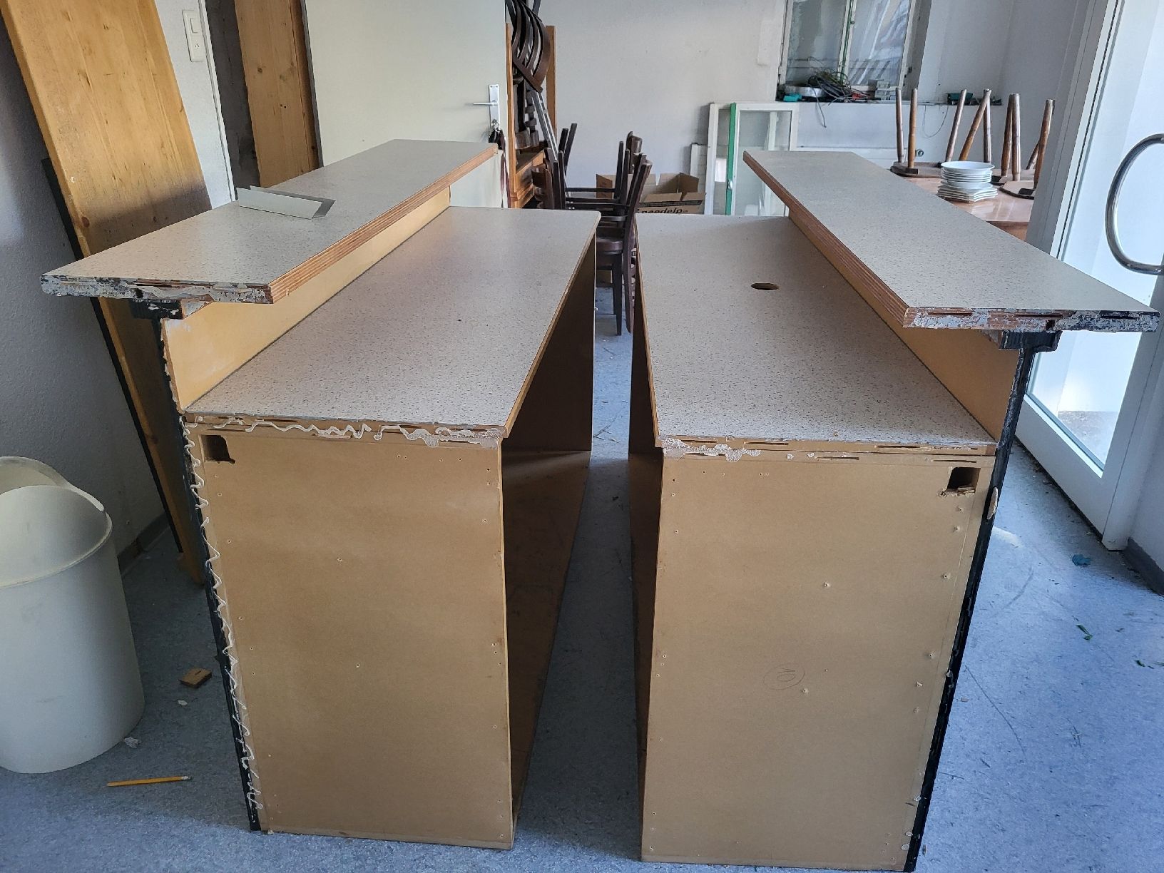 Allestimento di negozi e stand fieristici: Theke gebraucht Möbel Holz  – Usato da Kirchberg SG venduto da rx-8 2