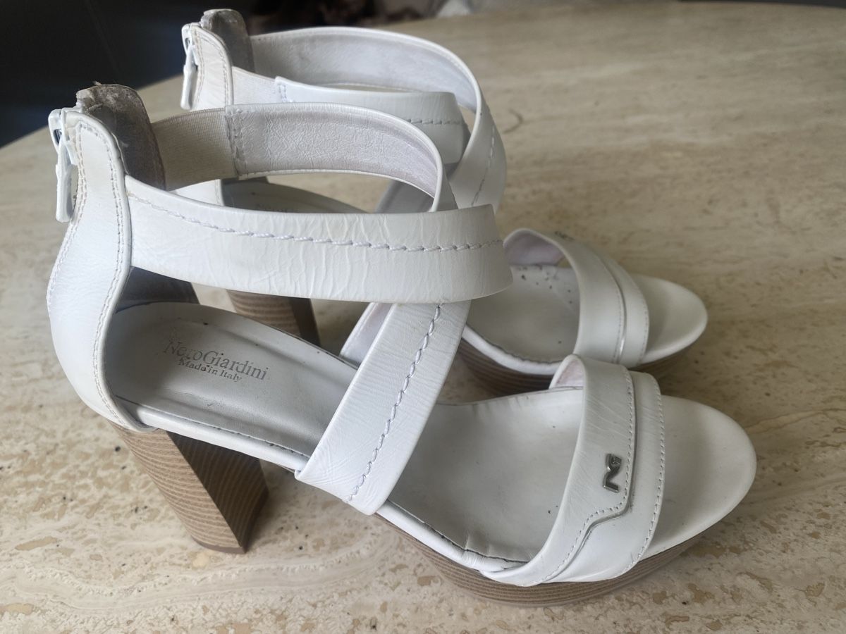 Chaussures femmes: Nero Giardini Sandalen, Gr. 37 – D'occasion à Kreuzlingen par nik_d2fj 2