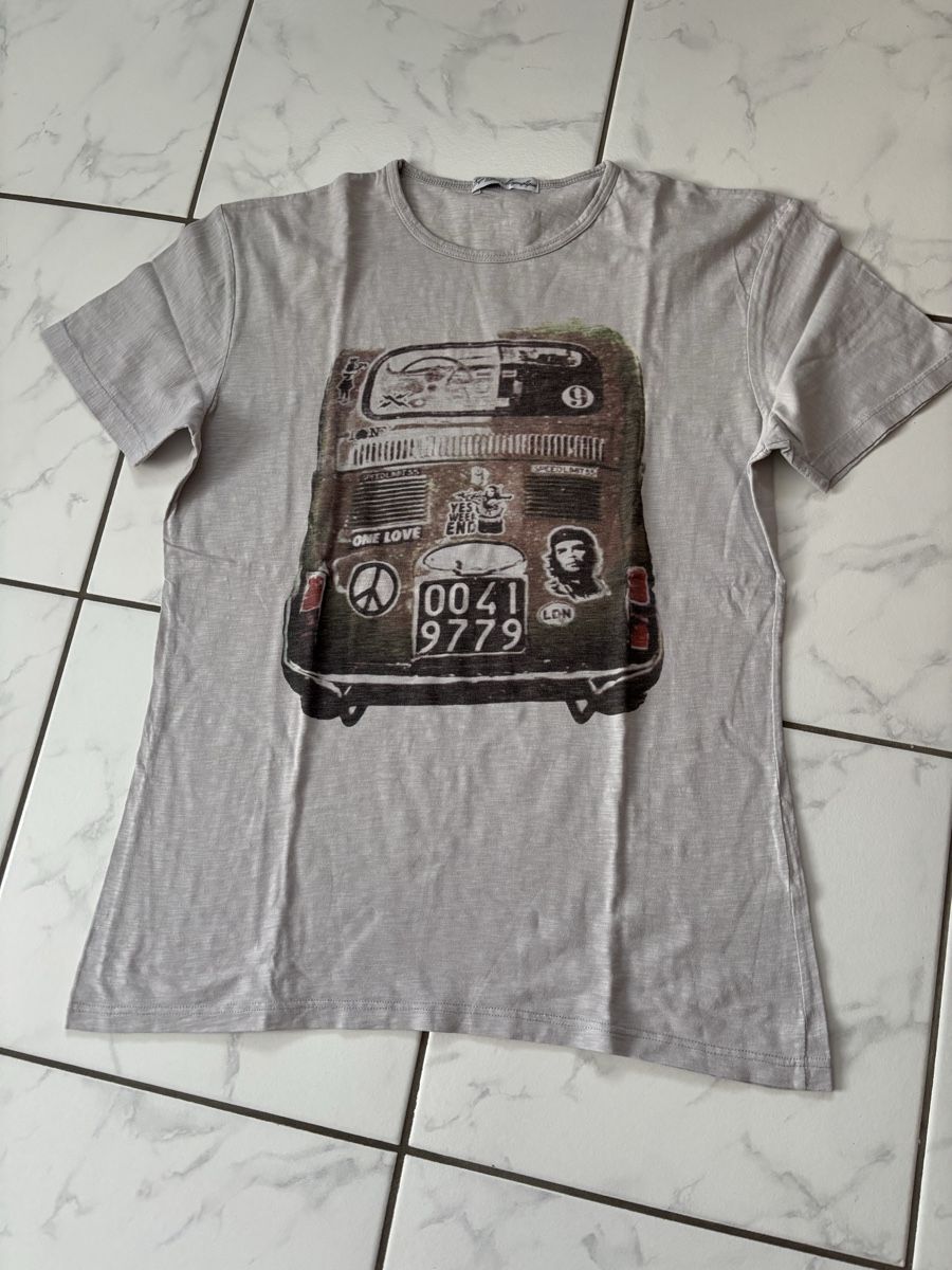 T-shirt: Maglietta  – Nuovo (secondo la descrizione) da Schwyz venduto da Francesca54