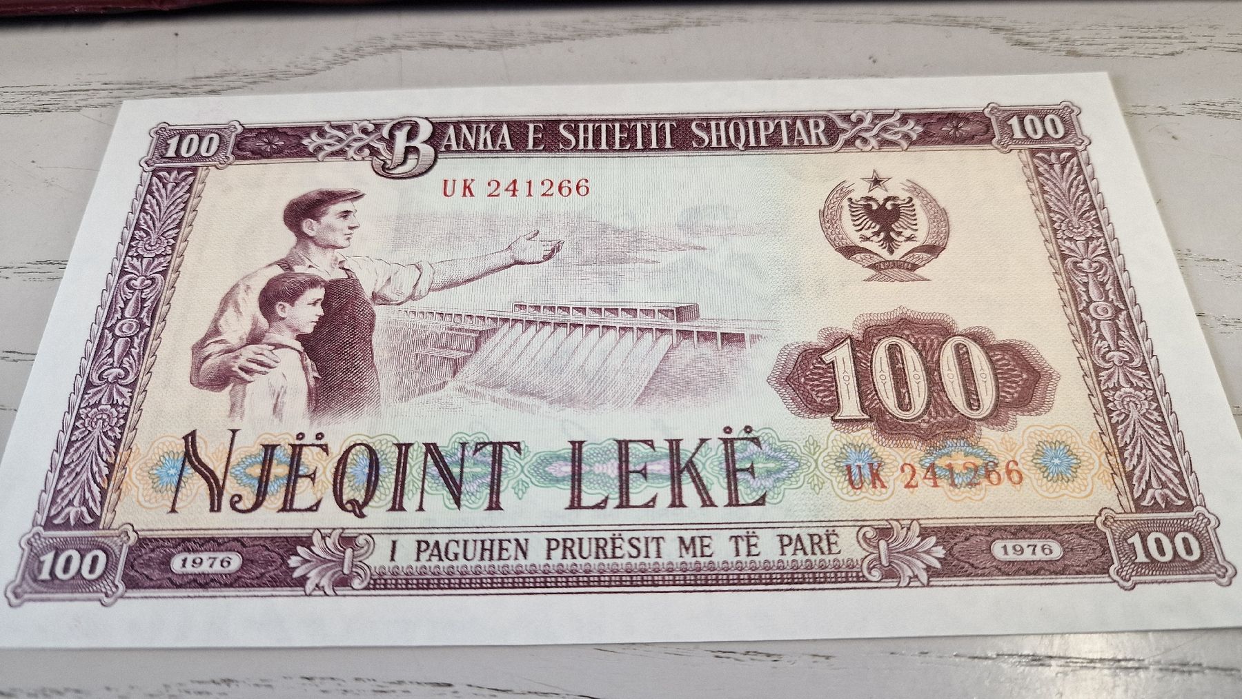Banconote: 100 Lekë Albanien 1976 Banknote – Nuovo e nell'imballaggio originale da Herisau venduto da Antiques.AR