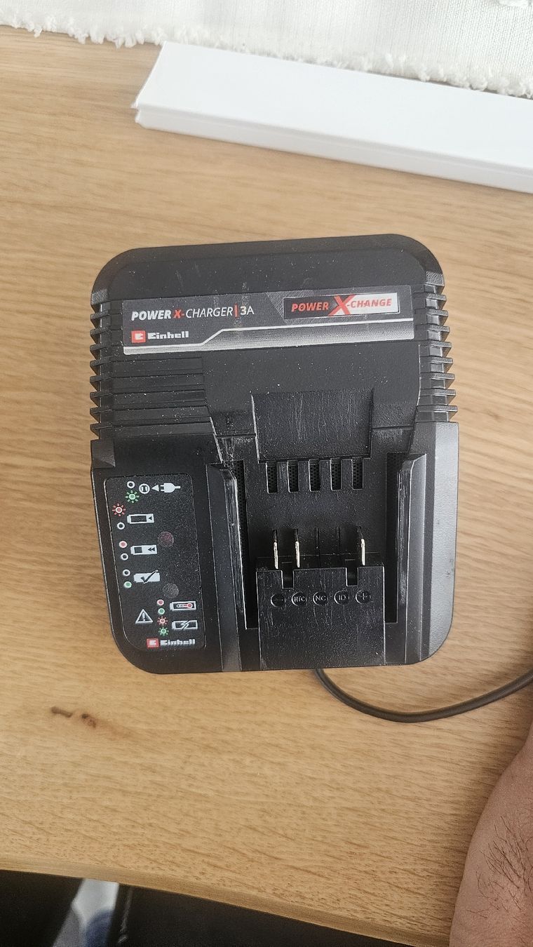 Einhell Akkus & Batterien: batterie et chargeur Einhell  – Neu (gemäss Beschreibung) aus Courtepin von BSA2300 2