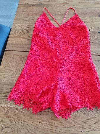 combinaison en dentelle rouge taille 34