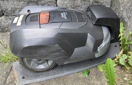 Husqvarna Automower 230ACX Mähroboter mit Ladestation