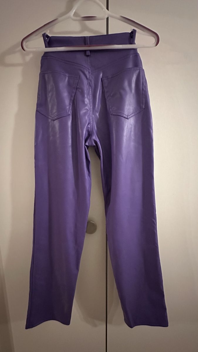 Pantaloni: Lila Kunst Lederhose Divided Gr. 32 – Usato da Jonen venduto da BMWE369 3