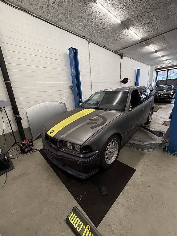 Alle Autoersatzteile: BMW e36 Teile ( Teileverwertung )  – Gebraucht aus Münchwilen AG von Vinnis