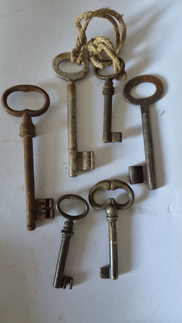 Schlüssel: 6 antike Schlüssel – Gebraucht aus Kölliken von Upcycling-by-Mc-TAM