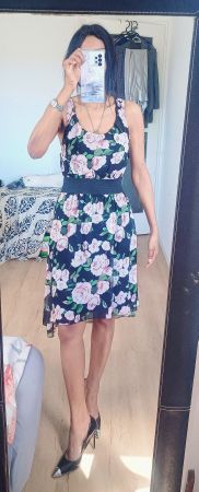 Gr. S. Sommerliches Blumenkleid in Schwarz & Rosa - Elegant
