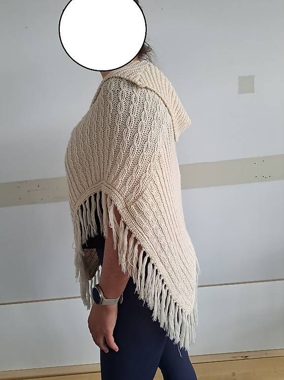 Altro in Moda donna: Gestrickter Poncho Creme/offwhite Fransen - Taille Unique – Usato da Winterthur venduto da ste_jhr6 2