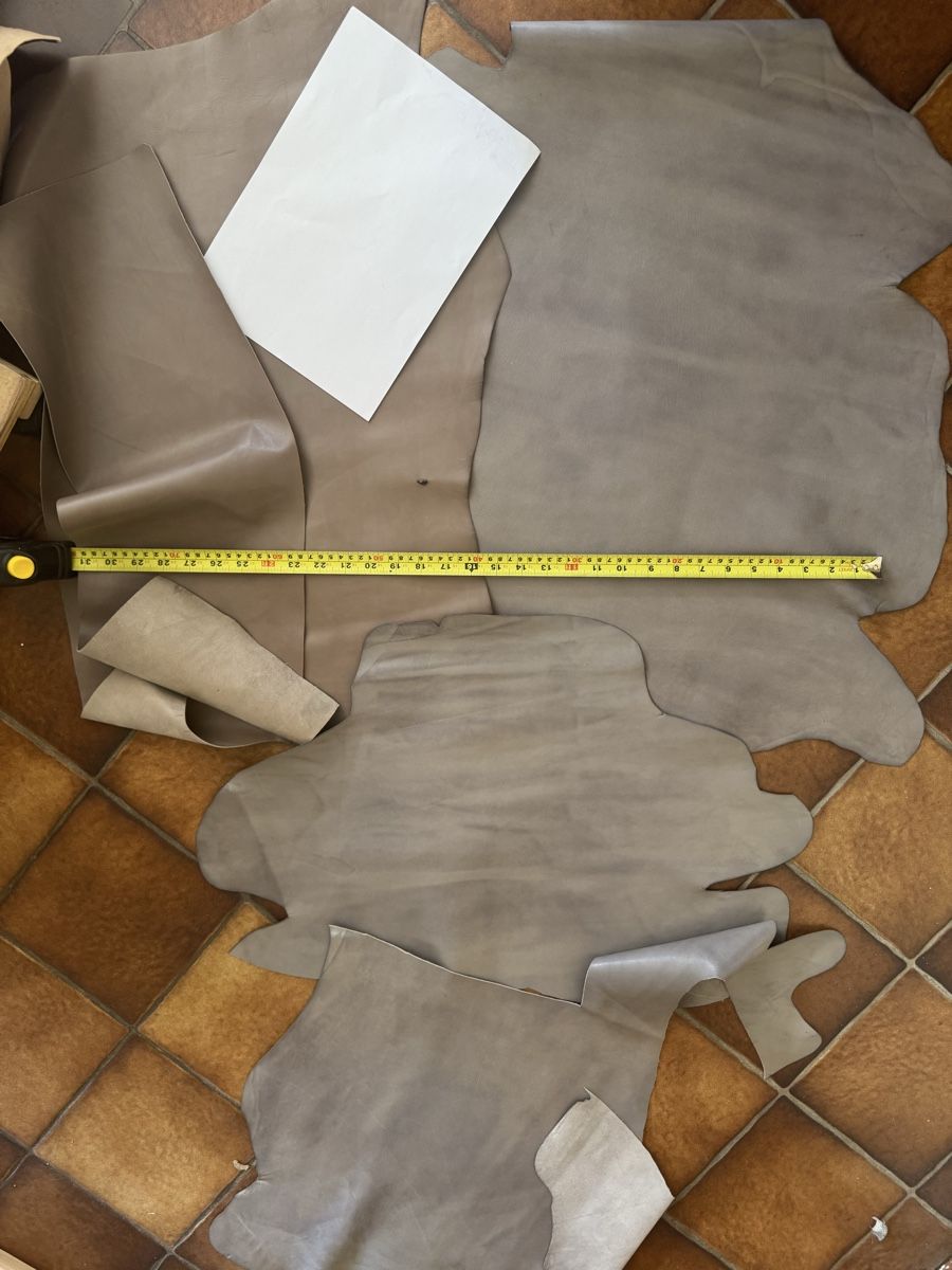 Tessuti: Echtes Leder /Rindsleder/ cuir de vache - 0.9mm – Nuovo (secondo la descrizione) da Veyras venduto da ValClasse 1