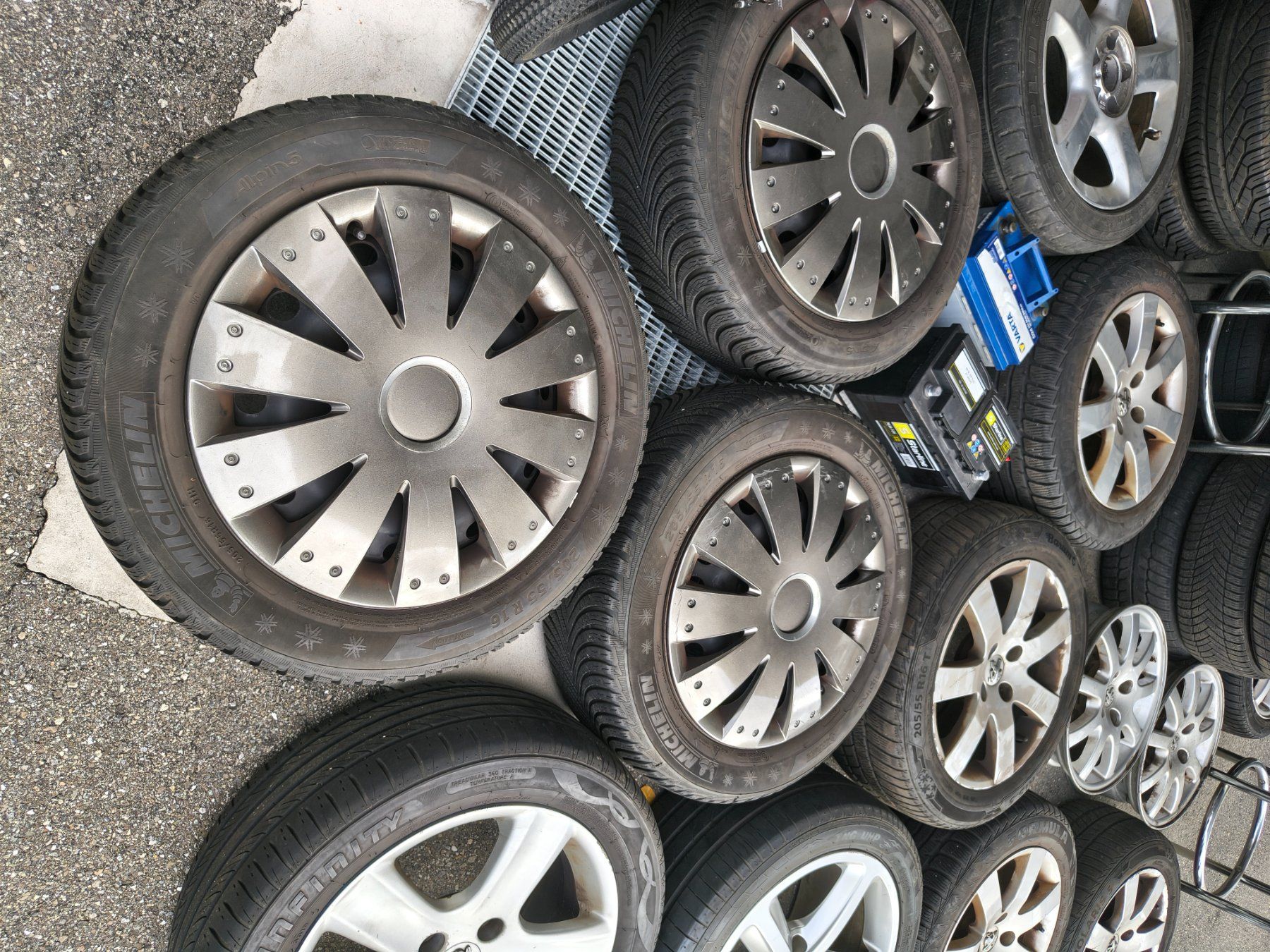 Pneus & Roues: Diverses Gratis – D'occasion à Winterthur par Olaf4weiss 3