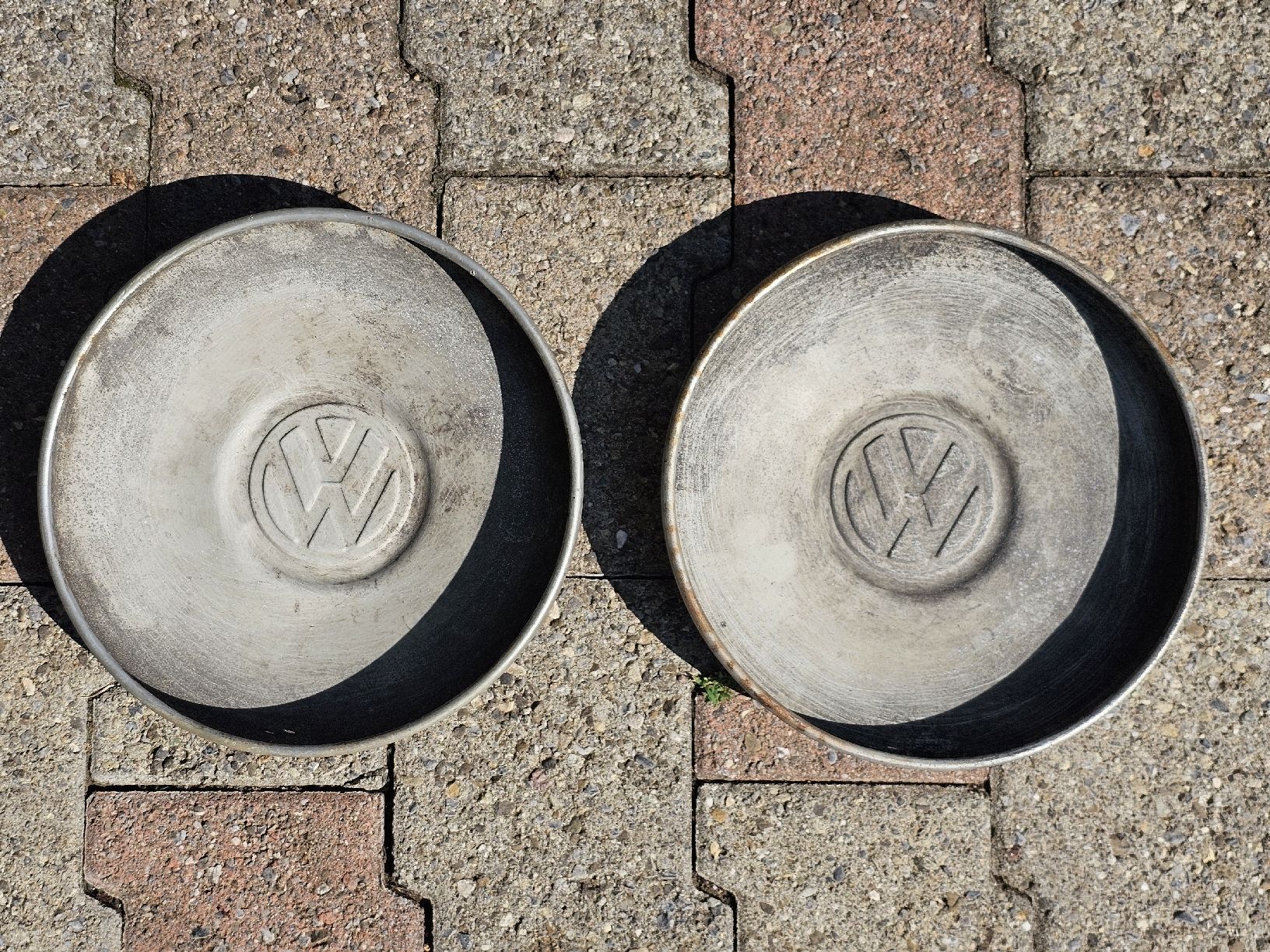 VW Autres accessoires p. véhicule: 2 VW Radkappen – D'occasion à Meisterschwanden par Hummer21 2