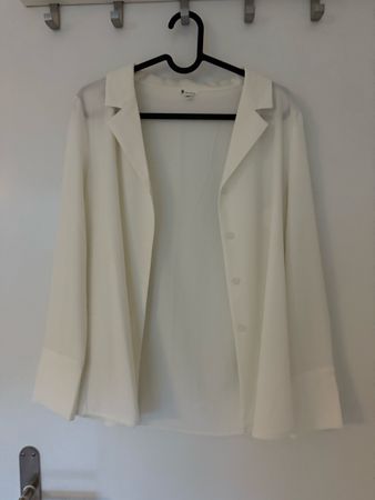 Totally New Elegant White Blazer - Perfect for Layering!