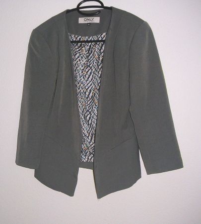 Klassischer kragenloser Blazer, Gr. 38, Olivgrün * ONLY *