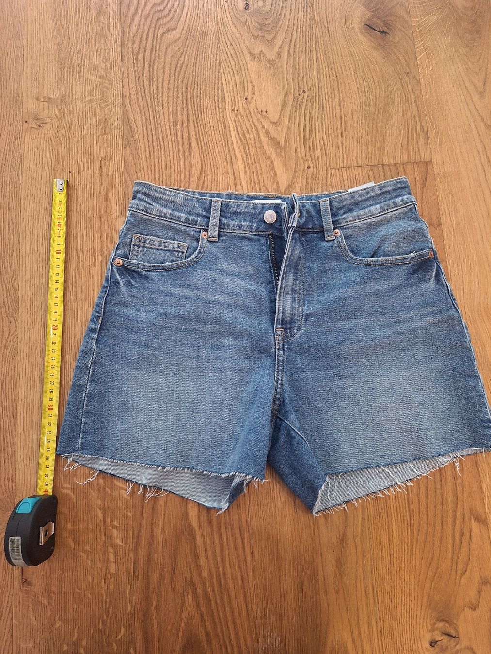H&M Jeans: Sommer Jeans Shorts – Usato da Thalwil venduto da ivi010 1
