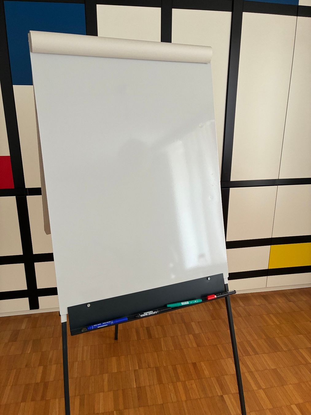 Sonstige Dekorationen & Accessoires: Flipchart Ständer mit Papierrollen – Neu (gemäss Beschreibung) aus Thalwil von figueres 4
