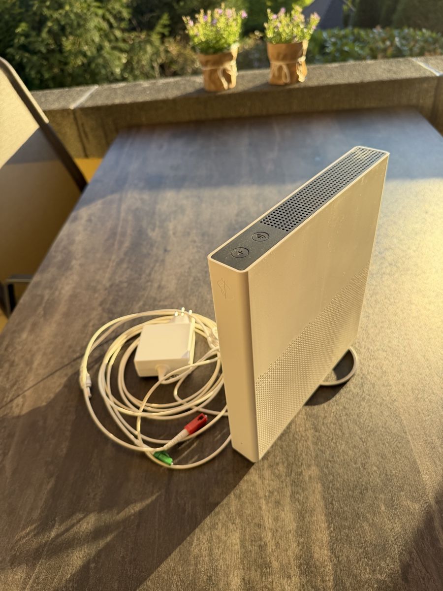 Swisscom Modem & Router: Internet-Box 3 Swisscom Router mit Netzteil und Kabeln – Usato da Erlenbach ZH venduto da Totti101