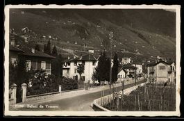 Tenero, Veduta della strada con case e v