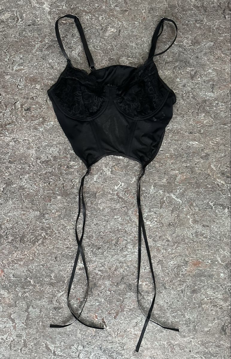 Shein Top: Corset Top schwarz  – Usato da uerikon venduto da SITRRY4