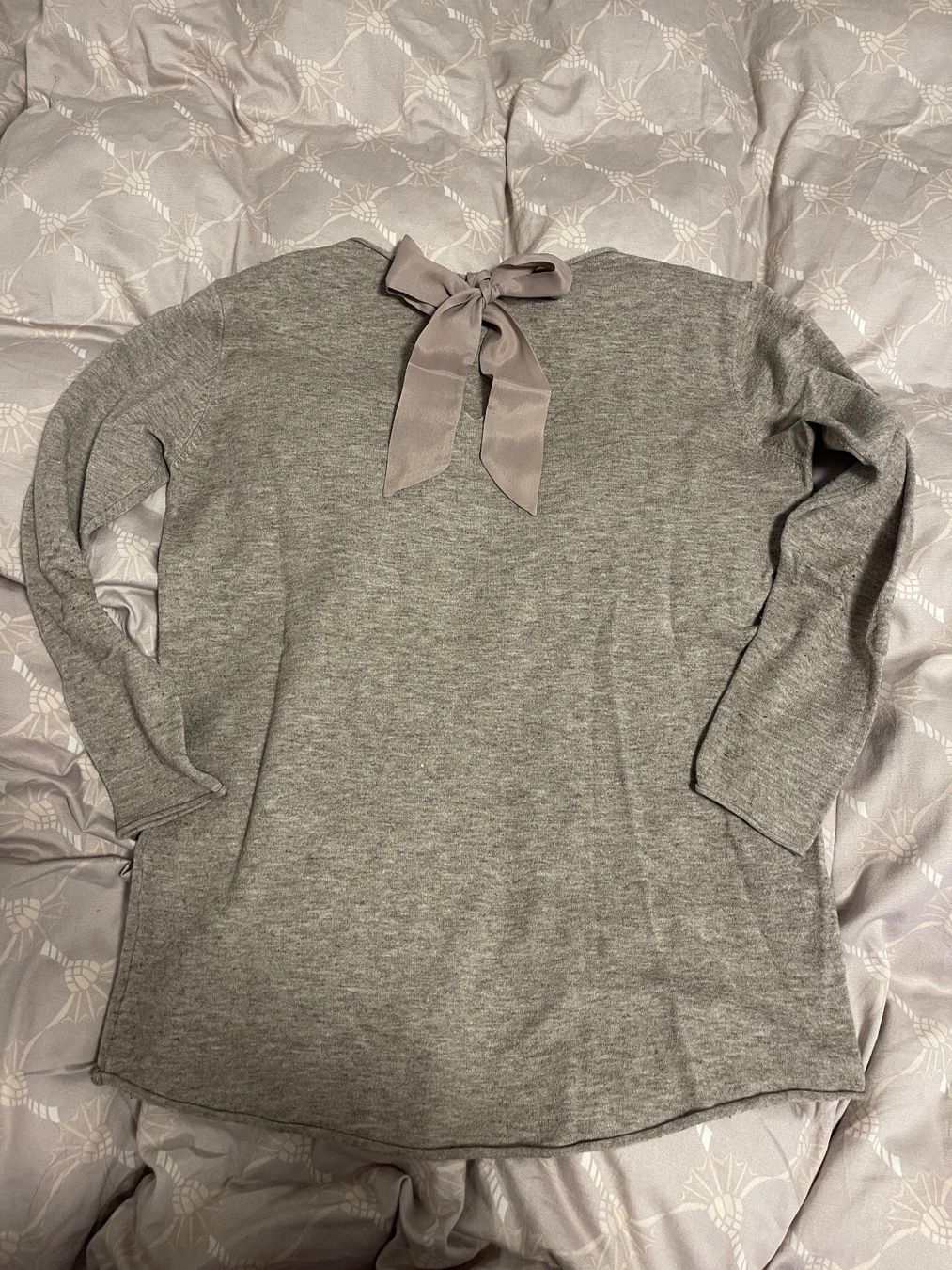Pullover & Sweatshirts: Pullover mit Schleife aus Italien – Gebraucht aus Winterthur von Milan340 1