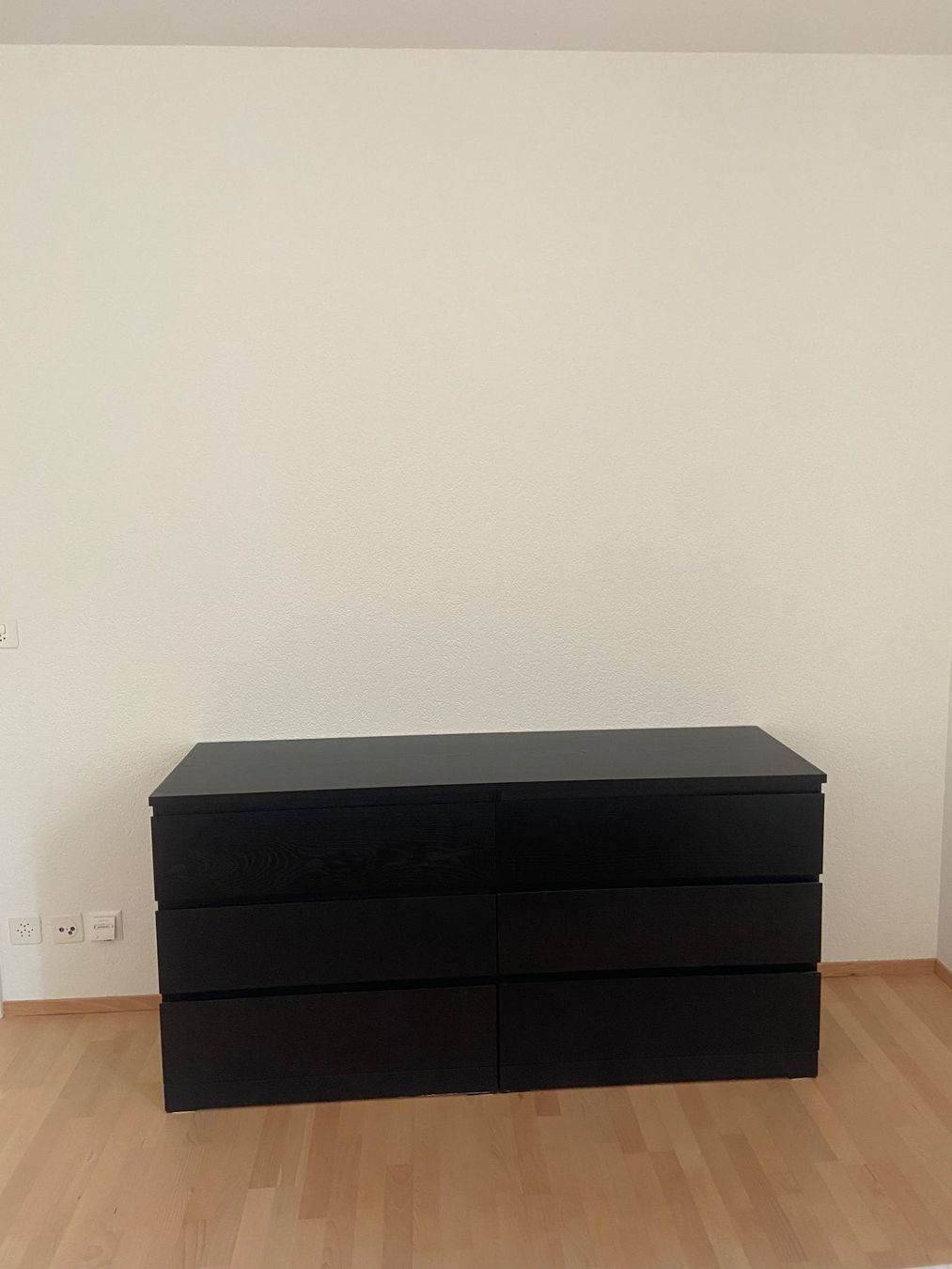 Ikea Cassettiere: Schwarze Malm Kommode mit 6 Schubladen – Usato da Bern venduto da sin_85yn 3